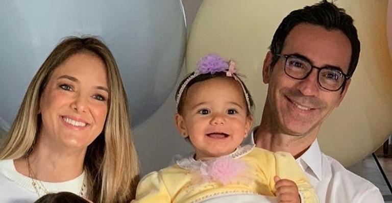 Ticiane Pinheiro posa em momento fofo com César Tralli e Manuella: ”Rodeada de amor”