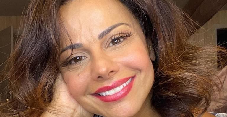 Após detox, Viviane Araujo esbanja corpão de biquíni: ”Assustada com a rapidez do resultado”