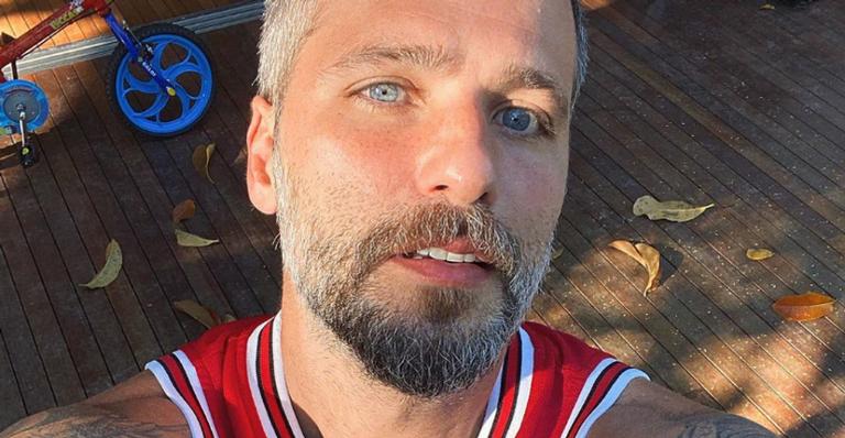 Bruno Gagliasso brinca ao compartilhar cliques de viagem a trabalho: ”Saudade de casa”