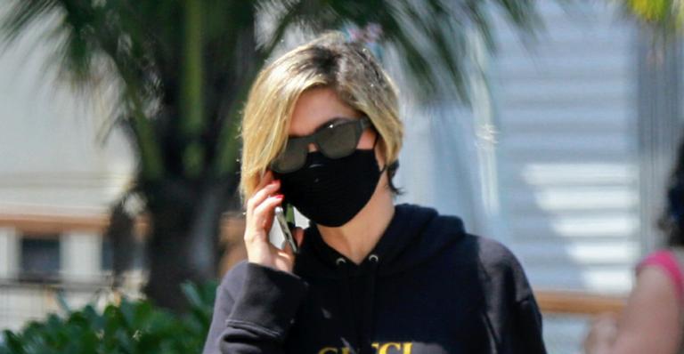 Flávia Alessandra é flagrada deixando academia com moletom de R$ 6 mil