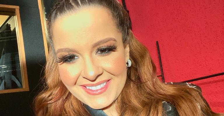 Maiara dança com top transparente e chama atenção na internet