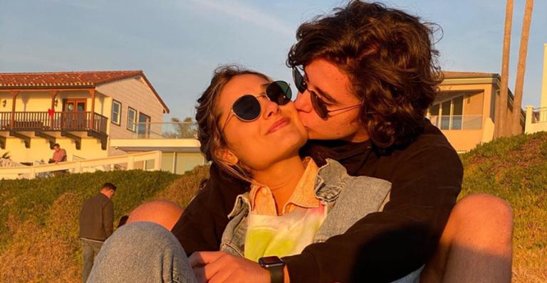 Sasha Meneghel se derrete pelo namorado na web: ”Tão bom te amar”