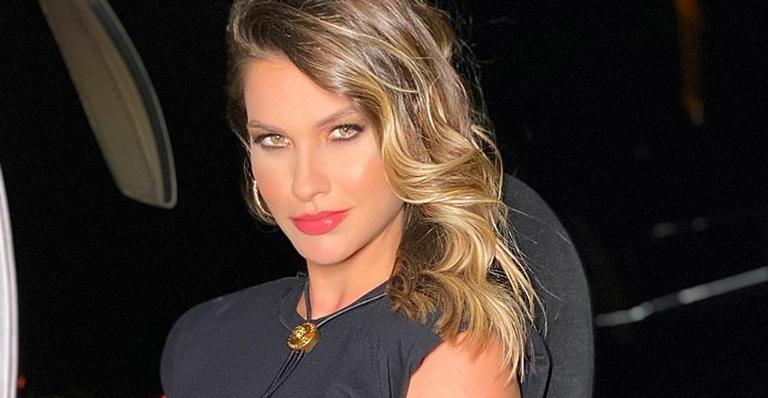 Puro luxo! Andressa Suita posa poderosa com acessórios grifados de mais de R$23 mil