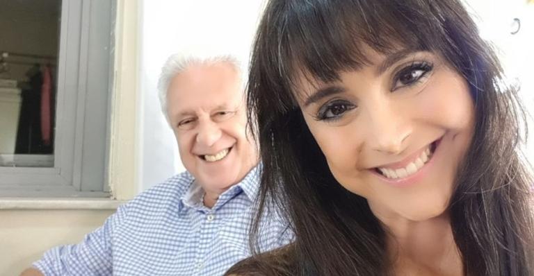 Maridão! Antônio Fagundes se arrisca e corta o cabelo da esposa: ”Os papéis se inverteram”