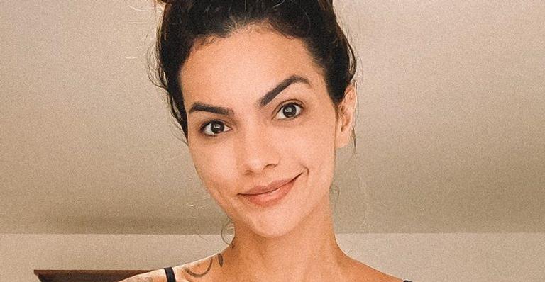 De cara lavada, Kelly Key posa de top e ostenta barriga trincadíssima: ”Espetáculo!”