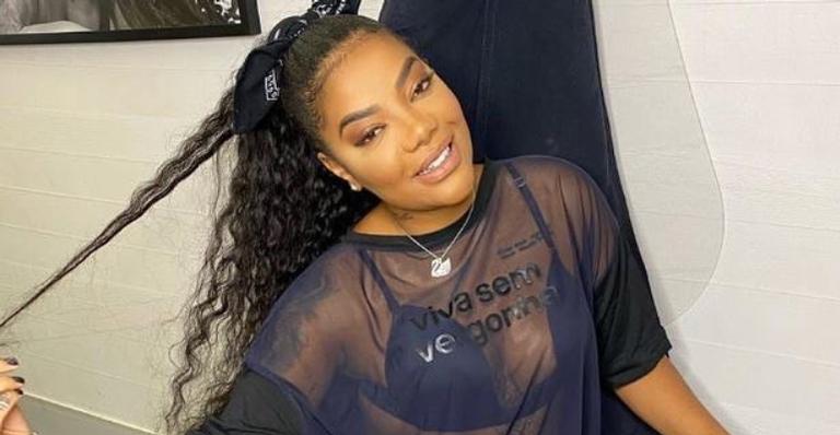 Ludmilla exibe corpão em look justinho e aposta em acessórios grifados de R$22 mil