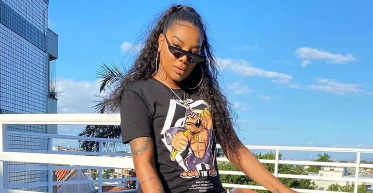 De biquíni, Ludmilla surge esbanjando corpão e agita web: ”Perfeita”