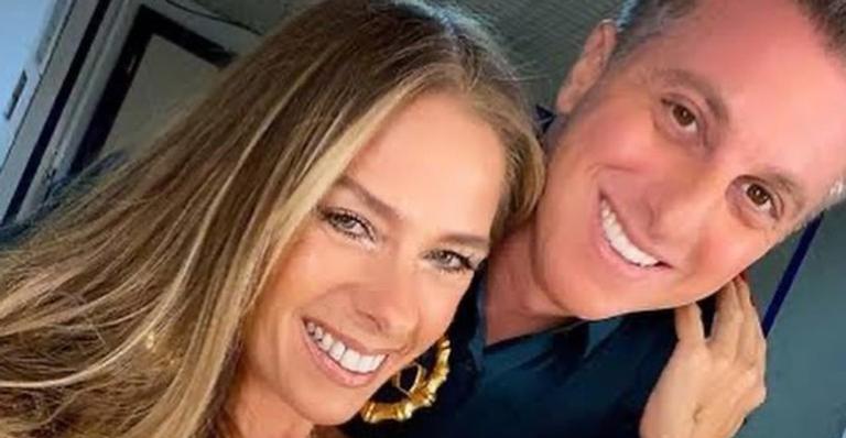 Galisteu usa foto antiga para fazer declaração no aniversário de Luciano Huck: ”São tantos anos”