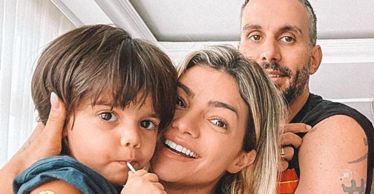 Kelly Key e Mico Freitas curtem picnic ao lado do filho caçula