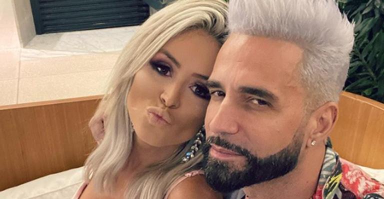 Latino e a noiva testam positivo para o coronavírus: ”Vamos passar por essa”