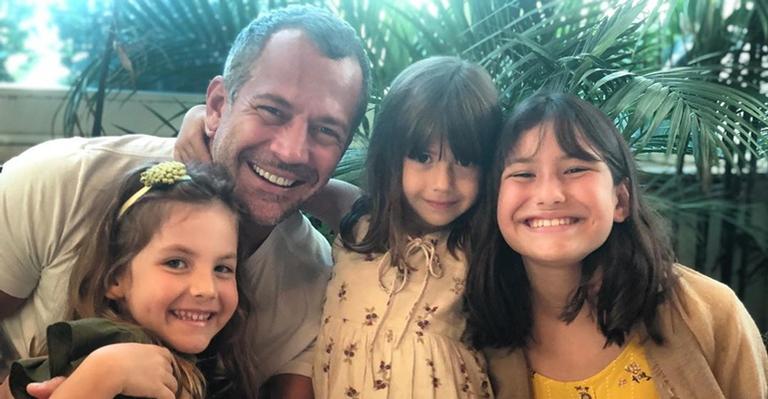Malvino Salvador relembra clique da filha, Ayra, com apenas um mês: ”Um tbt especial”
