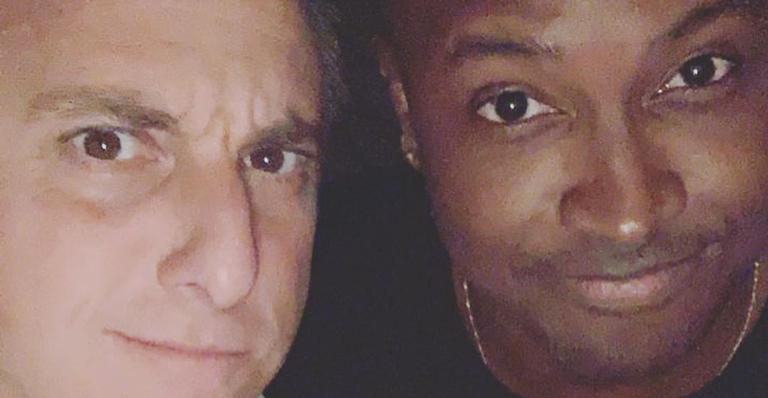 Thiaguinho faz linda homenagem para parabenizar Luciano Huck: ”Te respeito e te admiro demais”