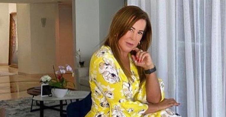 Zilu Godoi aposta em vestido justinho e agita a web: ”Cada dia mais linda”