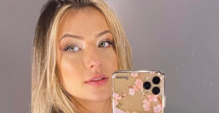 Gabi Martins exibe novo visual só de sutiã e deixa web babando: ”Mais bonita do Brasil”