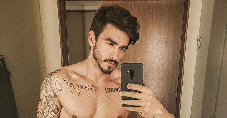 Após selinho em Matheus Mazzafera, Gui Napolitano é criticado e desabafa na web