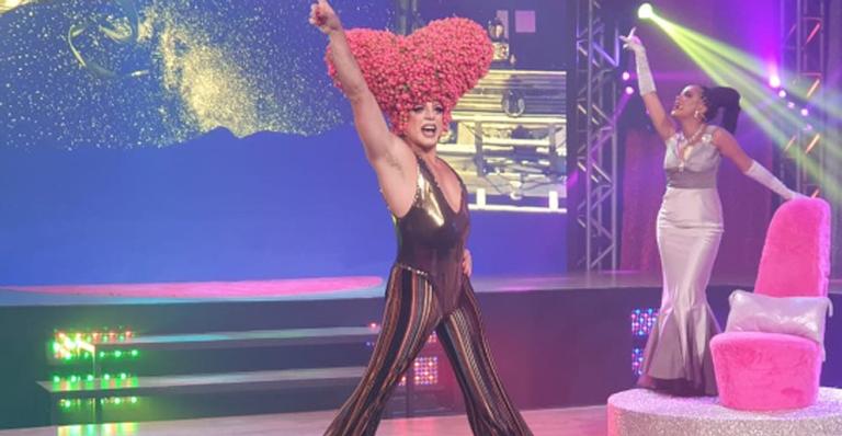Jarbas Homem de Mello interpreta Priscilla, a Rainha do Deserto no ‘Talentos’