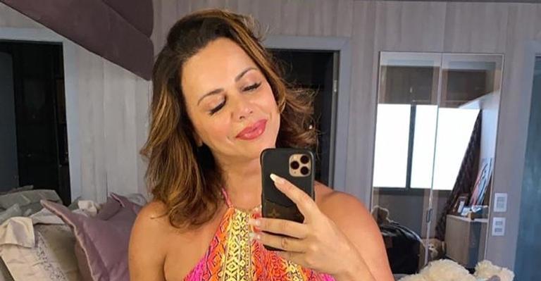Viviane Araújo ostenta corpão em clique na praia: ”A mulher mais linda do Brasil”