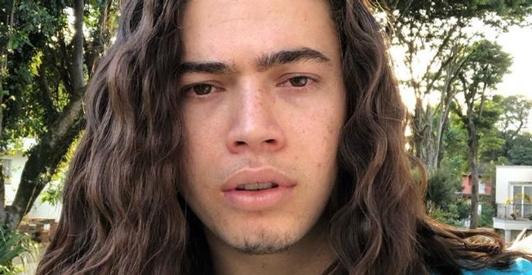 Whindersson Nunes relembra cliques de viagens pelo mundo e encanta web: ”Merece muito”