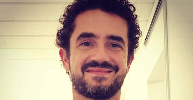 Felipe Andreoli relembra foto de criança ao lado dos irmãos: ”Bons tempos”