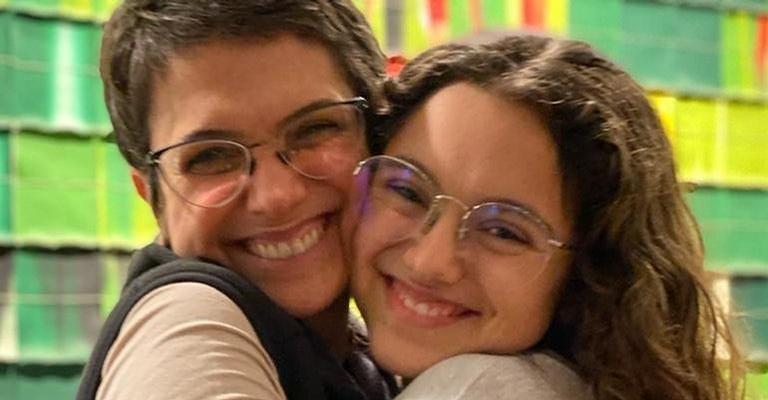 Sandra Annenberg relembra foto com a filha: ”Abraço mais gostoso”