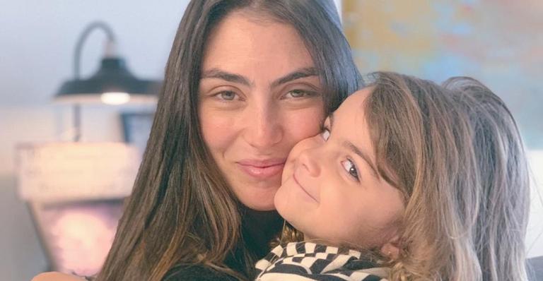 Mariana Uhlmann fala sobre a retomada da rotina de seus filhos: ”Já estou perdida”