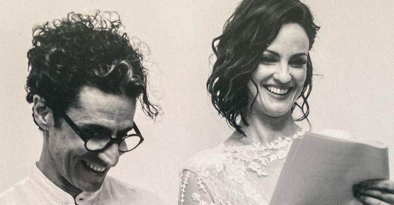 Carolina Kasting presta linda homenagem de aniversário ao marido, Maurício Grecco