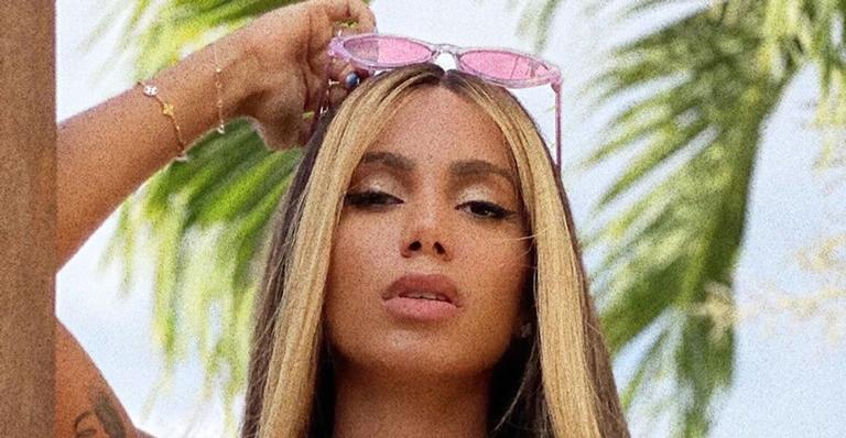 Após estreia, Anitta pergunta sobre participante de A Fazenda 12: ”Quem é esse bofe?”