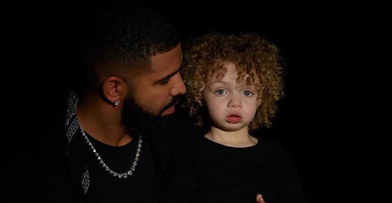 Drake se derrete ao ver o filho indo para o seu primeiro dia de aula: ”O mundo é seu”