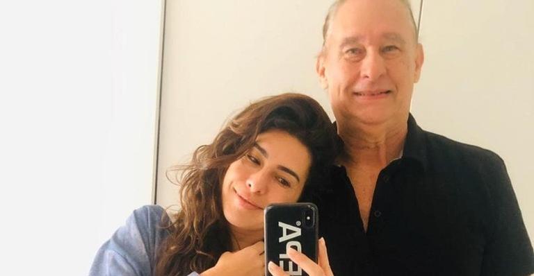 Fernanda Paes Leme faz homenagem de aniversário para seu pai, Álvaro José