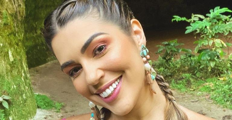Vivian Amorim ostenta corpaço de maiô sensual e deixa web babando: ”Um mulherão desse”