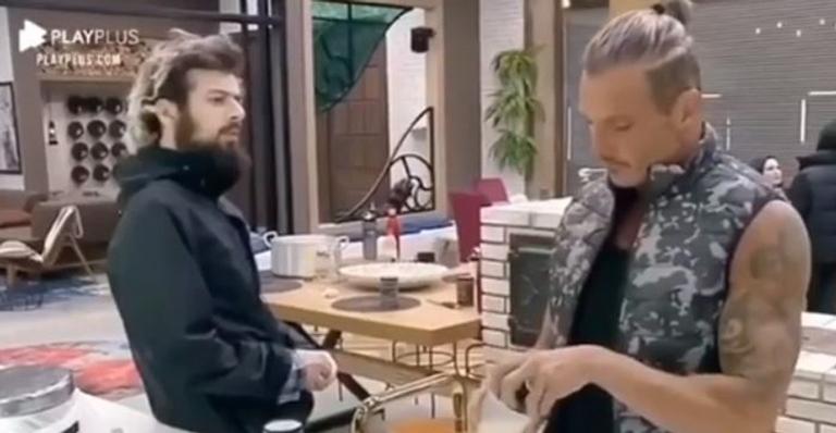 A Fazenda: Em conversa com Juliano, Cartolouco sugere bariátrica para Jojo Todynho