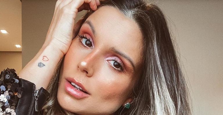 Na reta final da gravidez, Flávia Viana exibe barrigão em look lindo: ”Já tá querendo nascer”