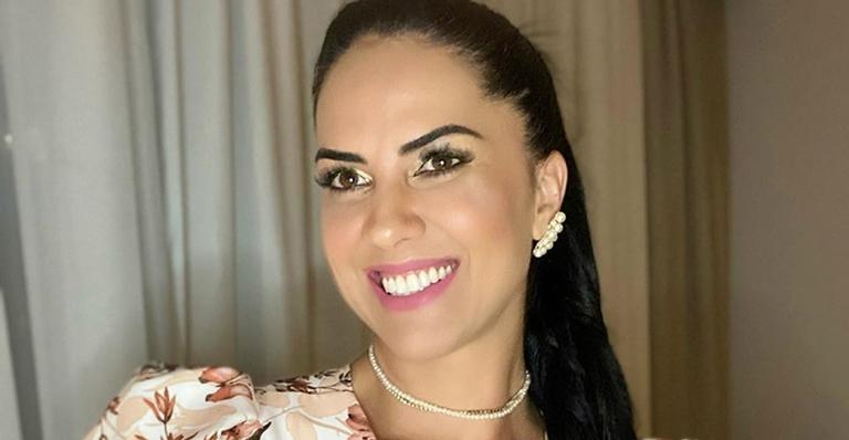 Graciele Lacerda aposta em vestido comportado e é elogiada: ”Parece uma boneca de porcelana”