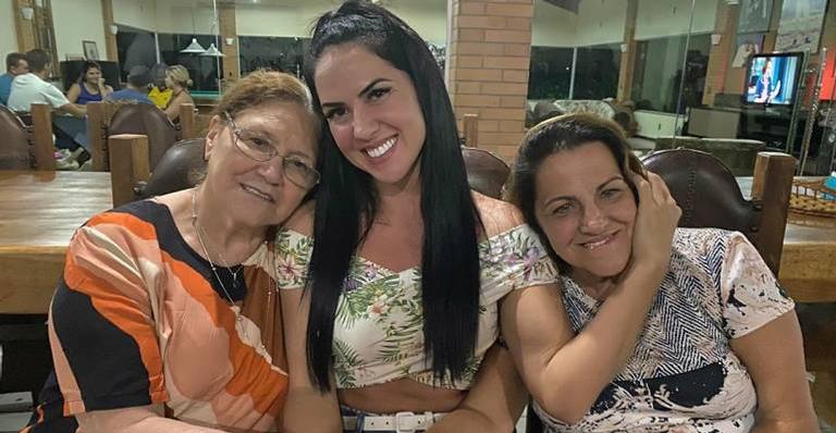 Graciele Lacerda encanta ao relembrar clique ao lado da sogra e da mãe