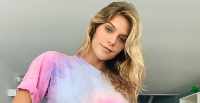Isabella Santoni posa para clique romântico ao lado do amado, Caio Vaz: ”Amo você”