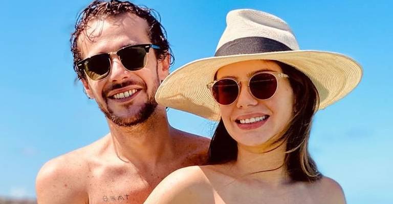 À espera do primeiro filho, Jayme Matarazzo exibe barrigão da esposa e celebra 8 anos de união