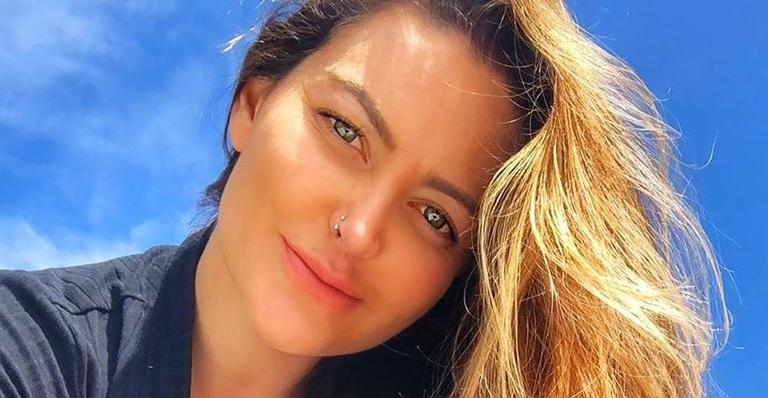 Laura Keller posa de biquíni pela primeira vez após o nascimento do filho: ”Que corpão!”