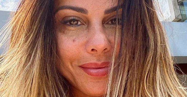 Viviane Araújo posa com look mínimo e deixa corpão sarado em evidência: ”Espetacular!”