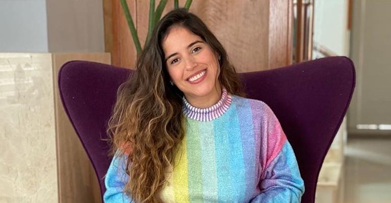 Grávida do segundo filho, Camilla Camargo posa acariciando barriguinha já em evidência: ”Nós!”