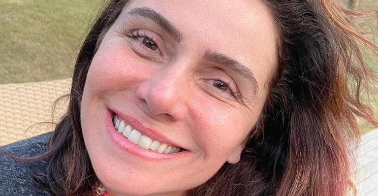 Giovanna Antonelli esbanja positividade ao posar sorridente em suas redes sociais