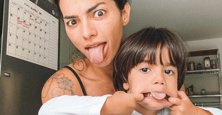 Kelly Key surge agarradinha com o filho caçula e encanta web: ”Macaquinho lindo”