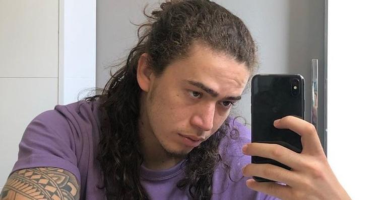 Whindersson Nunes eleva temperatura da web ao posar só de cueca em clique ousado