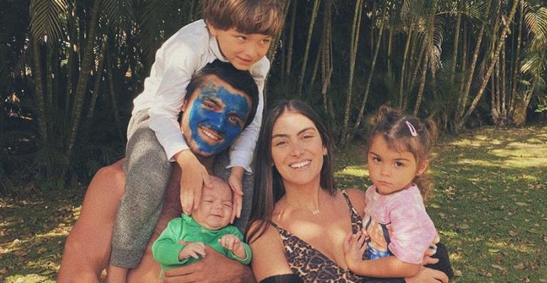 Mariana Uhlmann compartilha clique em família e encanta web