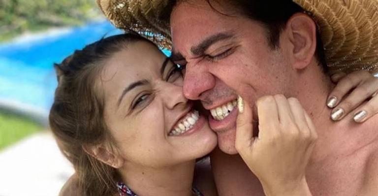 Grávida, esposa de Marcelo Adnet se impressiona com o barrigão: ”Estou boba”
