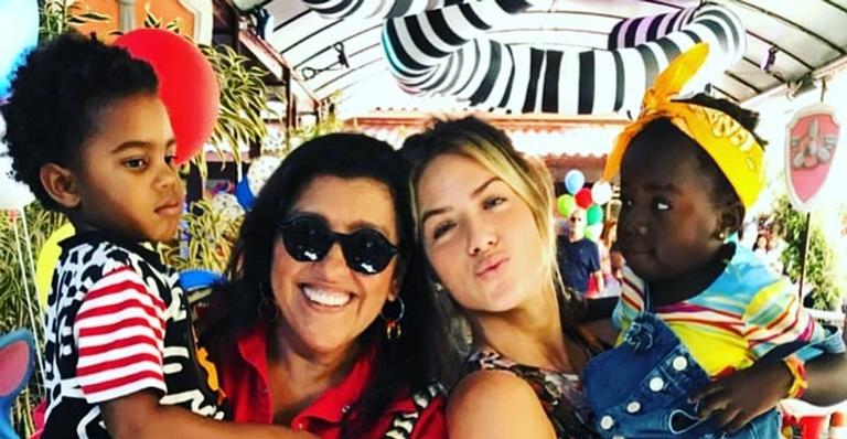Regina Casé presta homenagem de aniversário para Giovanna Ewbank: ”Sigamos juntas”
