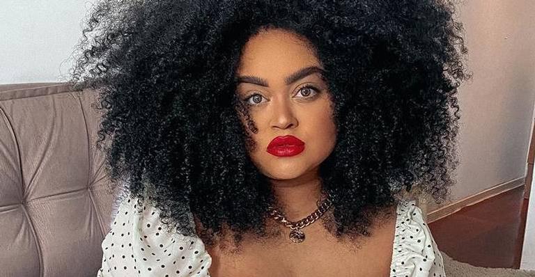 Rízia Cerqueira posta fotos do corpo e dispara: ”Me olho no espelho e não vejo problema nenhum”
