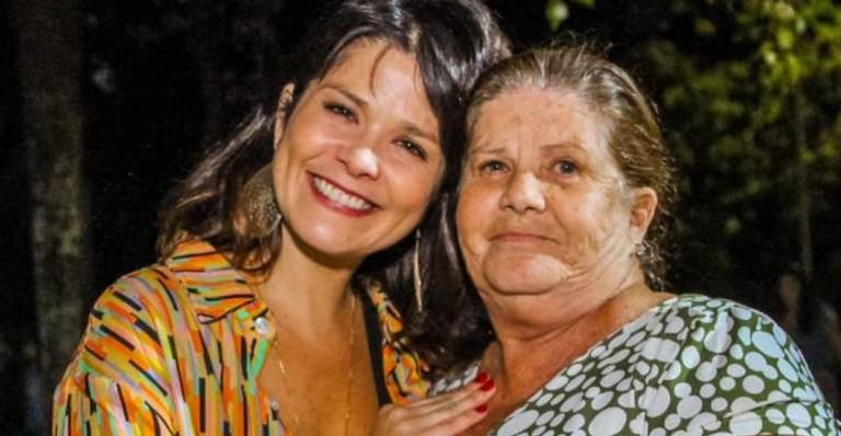 Samara Felippo emociona ao celebrar aniversário da mãe: ”Eu vou te levar sempre comigo”