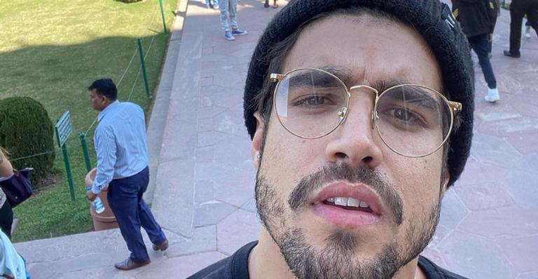 Caio Castro surge cansado ao finalizar seu treino do dia: ”Semana começou!”