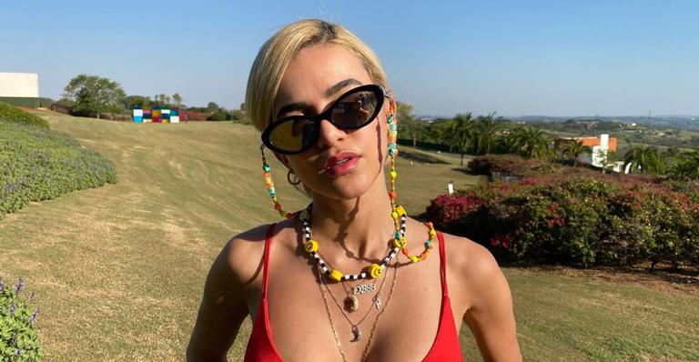 Manu Gavassi surge deslumbrante em clique e brinca: ”Eu no Louvre dia desses”
