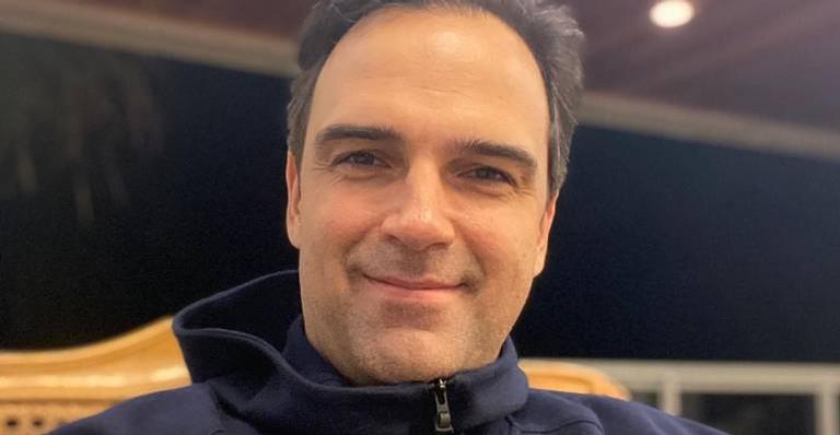 Tadeu Schmidt volta para academia e fala sobre nova experiência: ”Bem diferente”